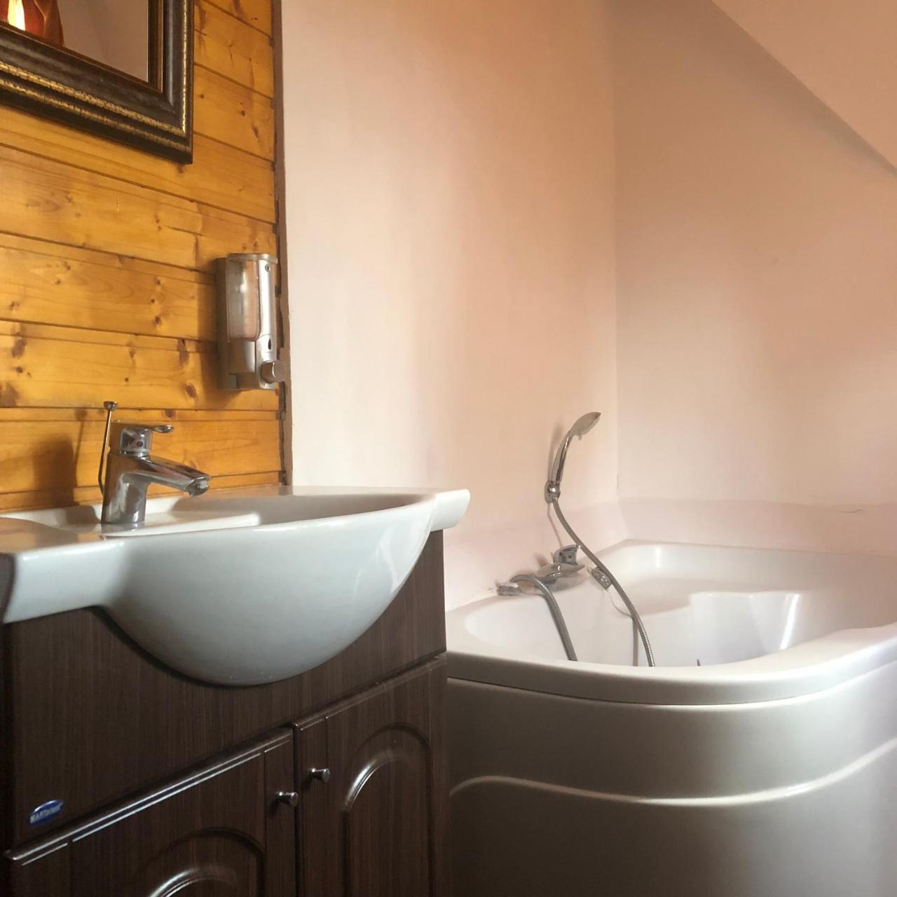 فيلا براشوففي Hot Tub Chalet Retreat المظهر الخارجي الصورة